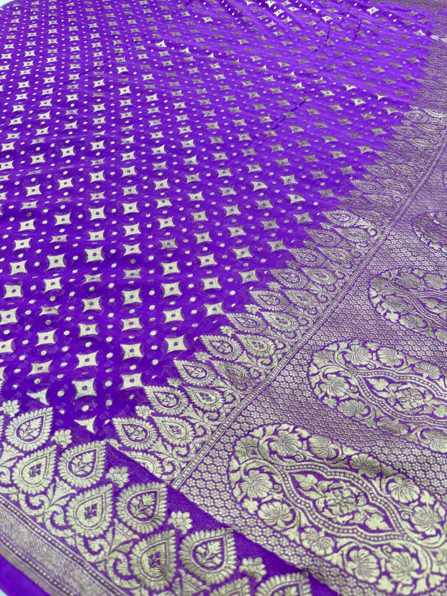 KHADDI GEORGETTE BOOTI DESIGN DUPATTA WITH WATER ZARI – MOFF