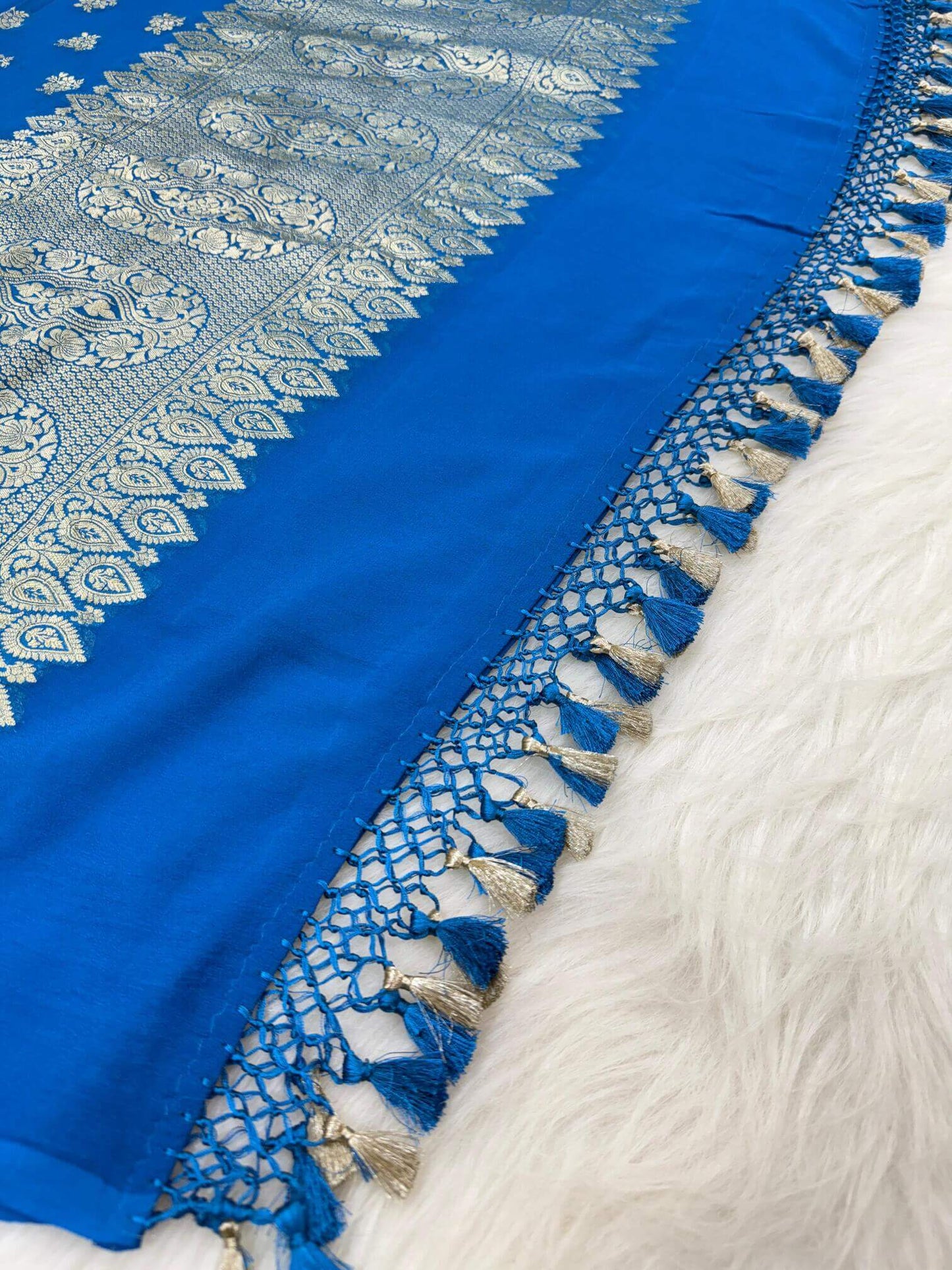 KHADDI GEORGETTE BOOTI DESIGN DUPATTA WITH WATER ZARI – PEACOCK
