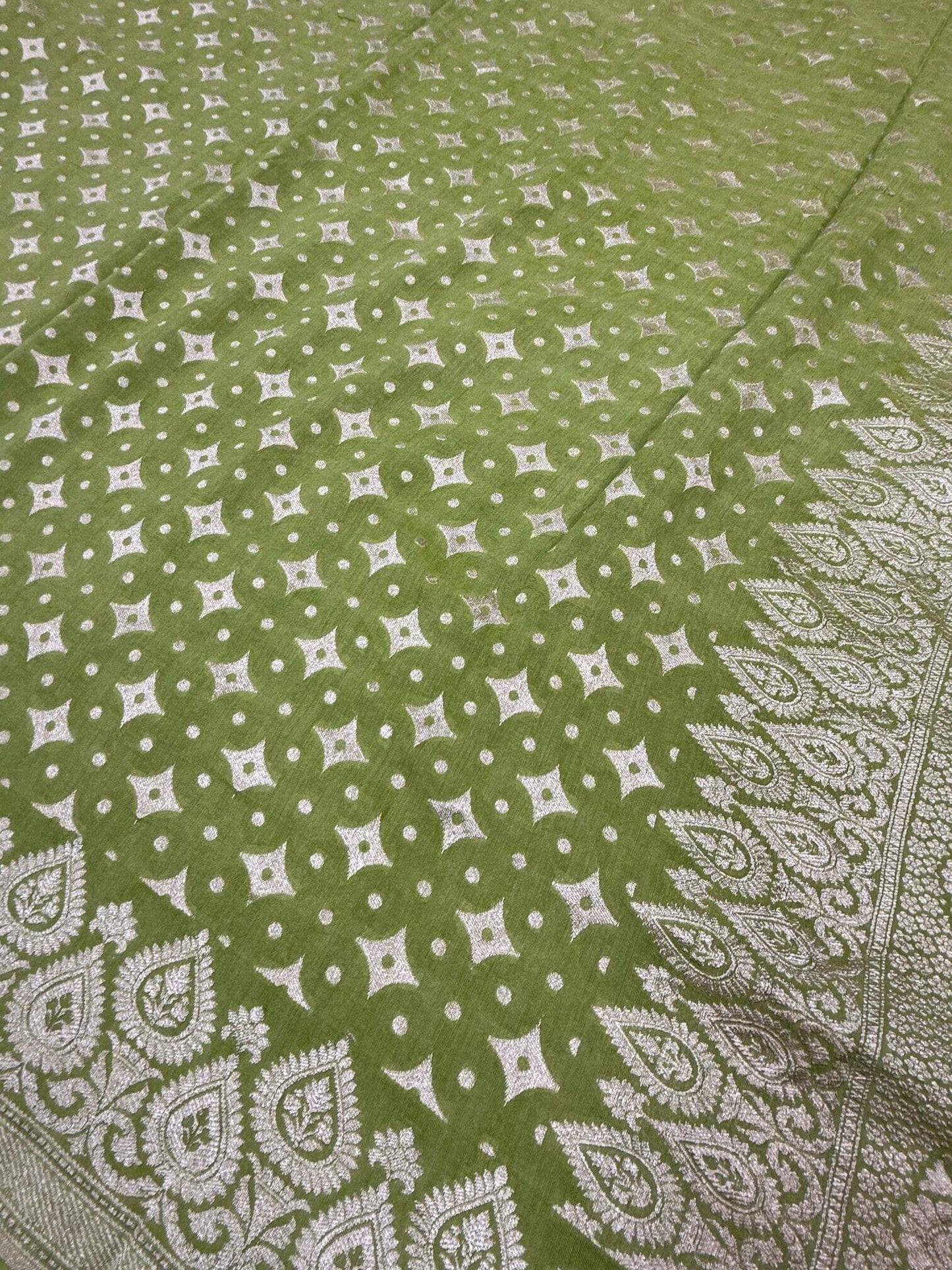 KHADDI MOONGA SILK BOOTI DESIGN DUPATTA WITH WATER ZARI – PARROT GREEN