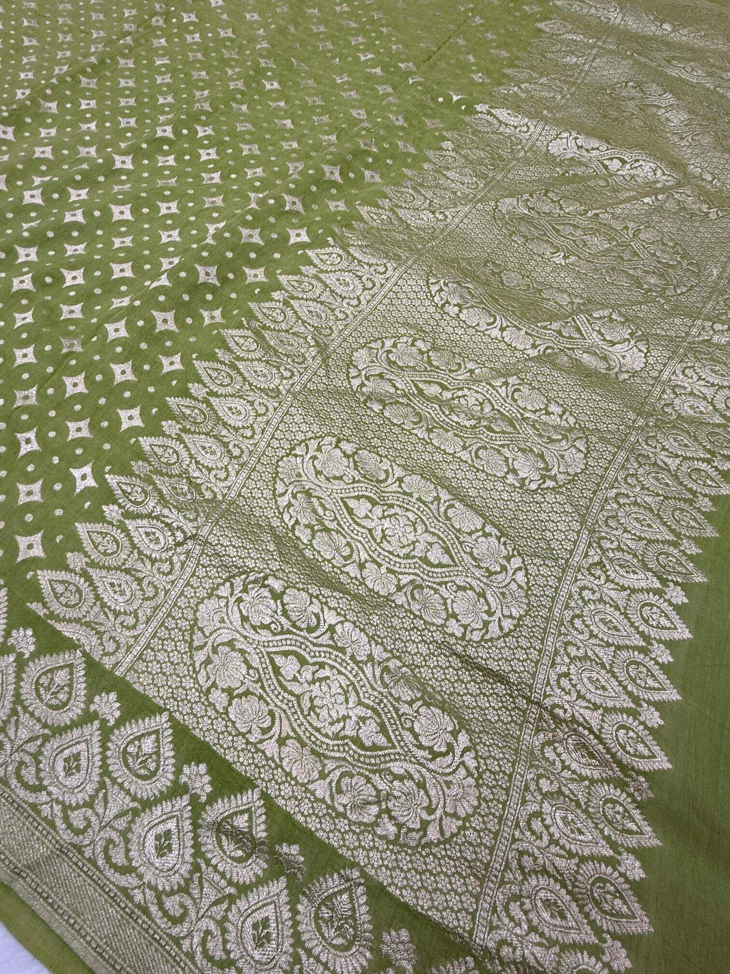 KHADDI MOONGA SILK BOOTI DESIGN DUPATTA WITH WATER ZARI – PARROT GREEN