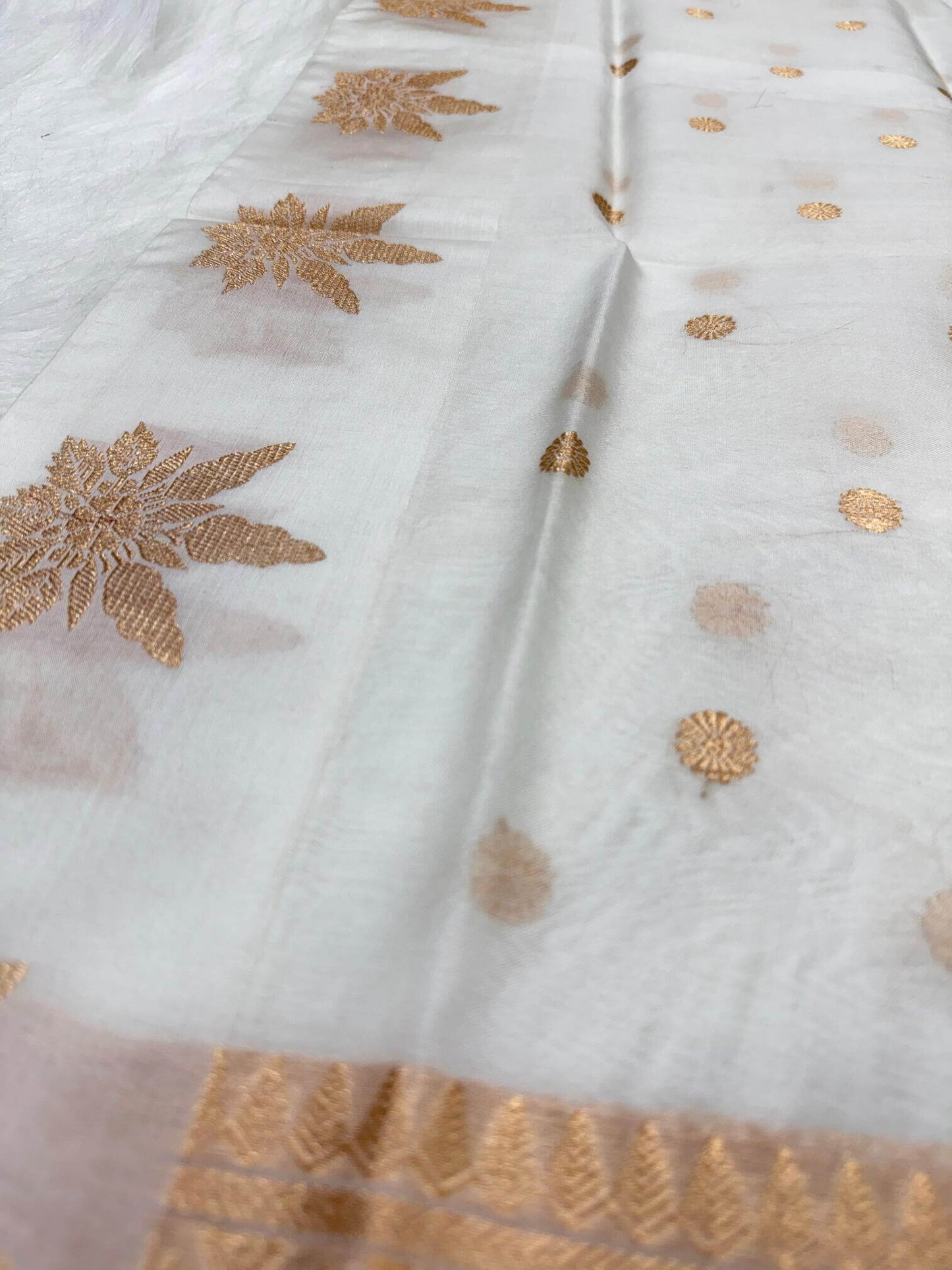 PURE KORA ORGANZA SILK DUPATTA – DESIGN 8 (AADA STRIPE KADHUWA, SONA RUPA ZARI, DYEABLE)