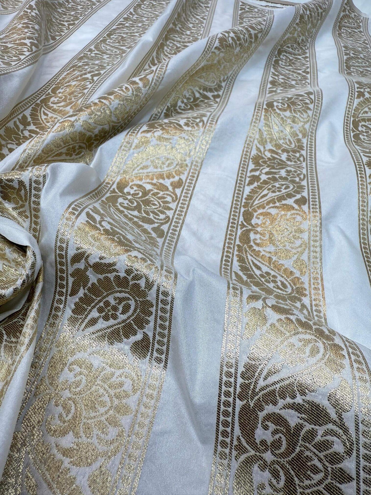 banarasi-silk-unstiched-dyeable-lehenga-choli-set