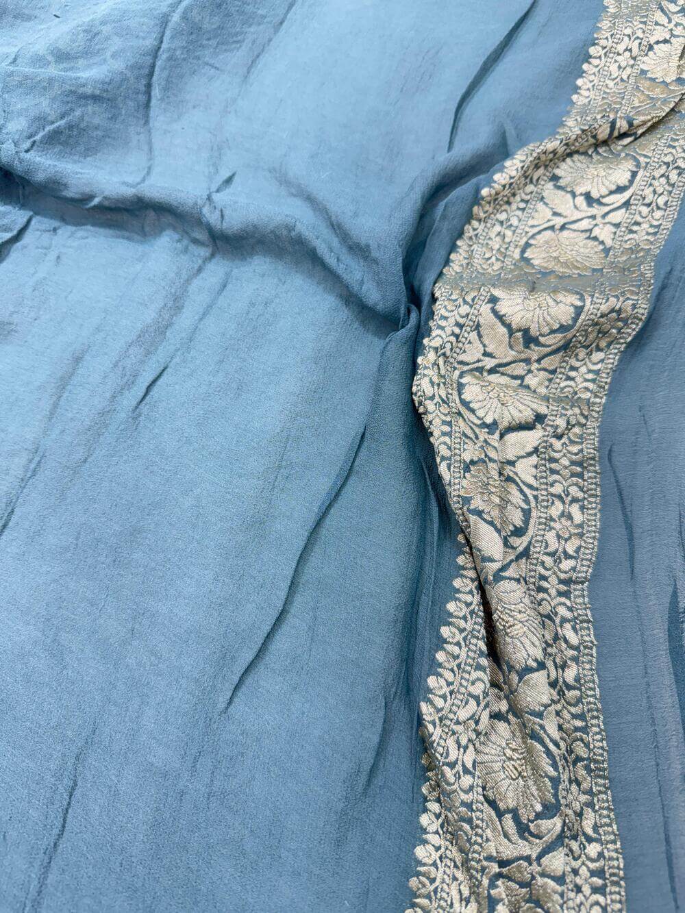 KHADDI GEORGETTE CHIFFON SILK HANDLOOM SAREE – GRAY (ALL OVER JAAL, HANDWOVEN)