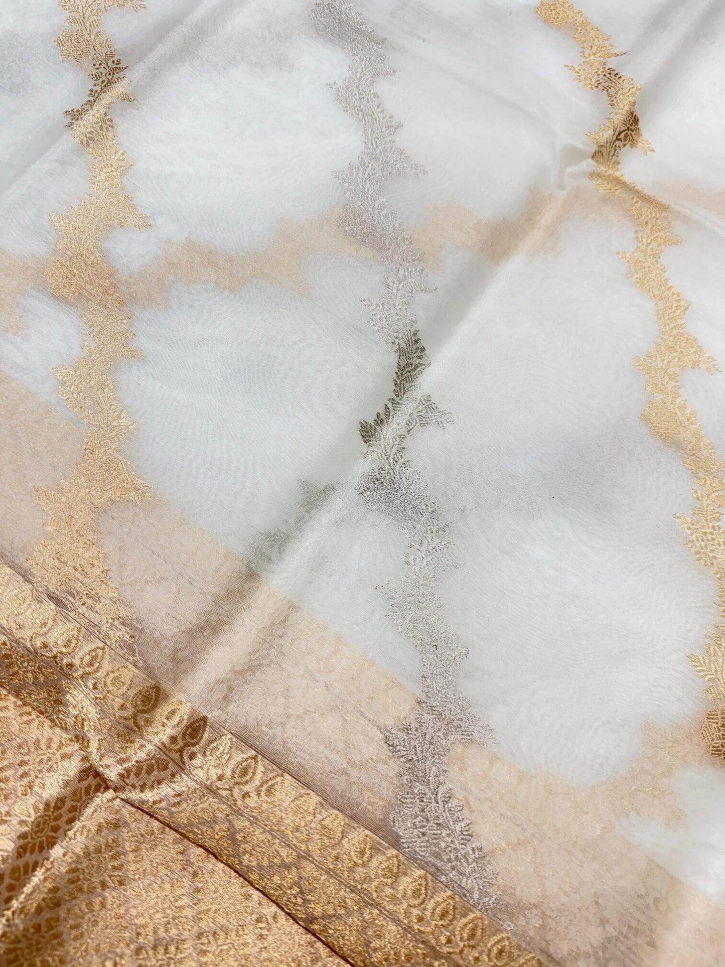 PURE KORA ORGANZA SILK DUPATTA – DESIGN 5 (AADA STRIPE KADHUWA, SONA RUPA ZARI, DYEABLE)