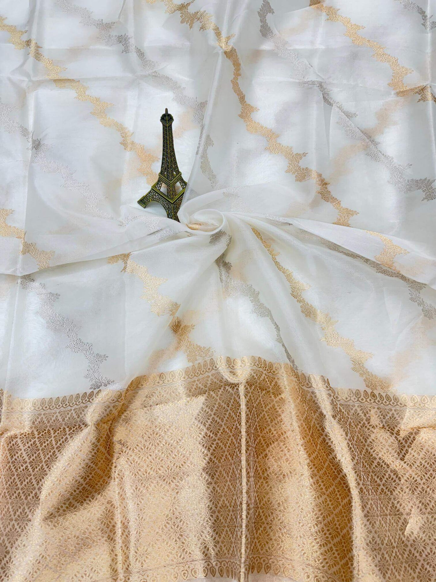 PURE KORA ORGANZA SILK DUPATTA – DESIGN 5 (AADA STRIPE KADHUWA, SONA RUPA ZARI, DYEABLE)